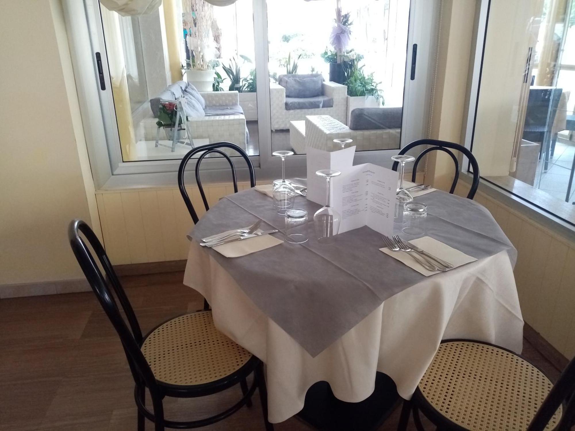 Hotel Antonella 3*