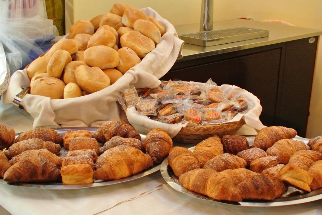 Hotel Antonella 3*
